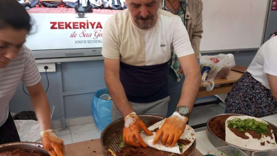 BAŞKADIR HALİL HOCAMIZ HEM ÇİĞ KÖFTE USTASI HEM OZANIMIZ 